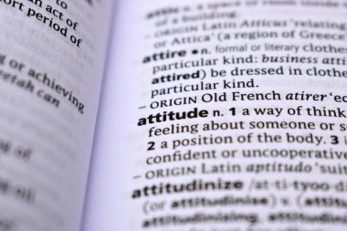 İngilizce Sözlük Sayfasını Sözcükle Kapat - davranış