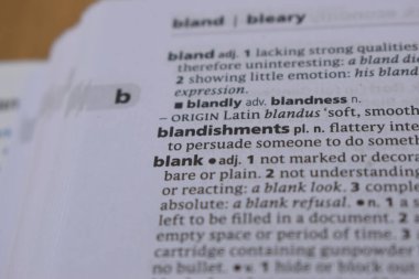 İngilizce Sözlük Sayfasını Kelimeyle Kapat - boş