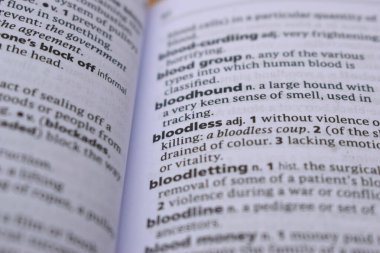 İngilizce Sözlük Sayfası Kansız Kelimesiyle Kapat