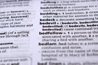 İngilizce Sözlük Sayfasını Kelimeyle Kapat - yatak arkadaşı