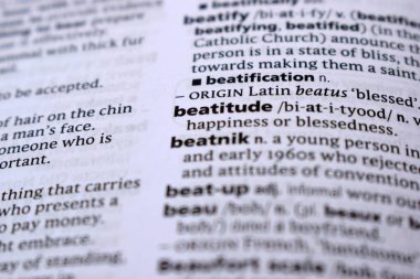 İngilizce Tanımlama Sözlüğü Sayfası - Güzelliğin Yazılmış Sözcüğünün Kapanışı