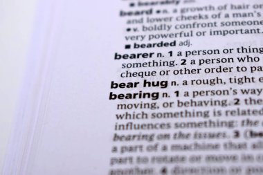 İngilizce Tanımlama Sözlüğü Yazılı Kelimenin Kapalı Sayfası - Ayı kucaklaması