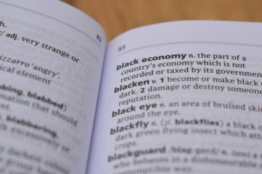 İngilizce Tanımlama Sözlüğü Sayfası - Siyah Ekonominin Yazılı Sözcüğünün Kapanışı