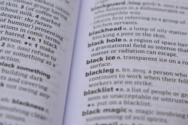 İngilizce Sözlük Sayfası - Blackleg Sözcüğüyle Kapat