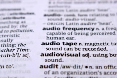 İngilizce Sözlük Sayfasını Kelimeyle Kapat - Ses teybi