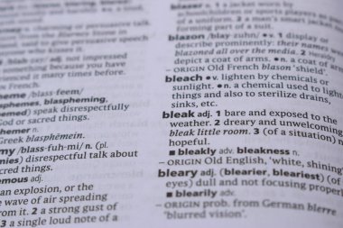 İngilizce Sözlük Sayfasını Kelimeyle Kapat - kasvetli