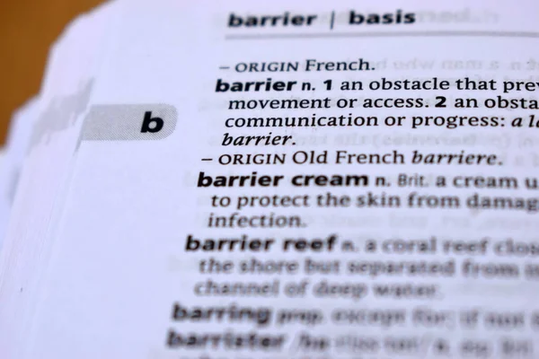 İngilizce Sözlük Sayfasını Kelimeyle Kapat - bariyer