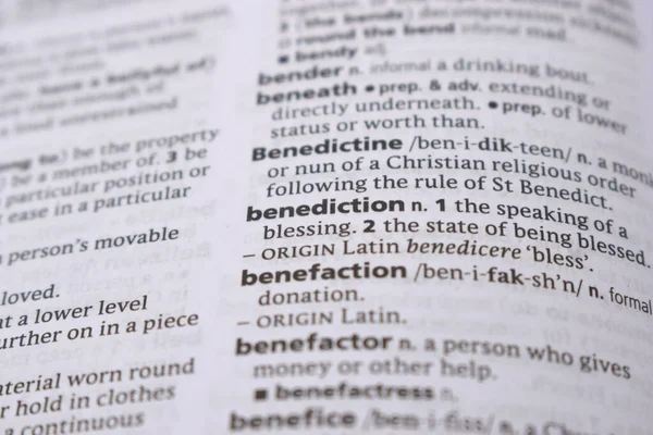 İngilizce Tanımlama Sözlüğü Sayfası Yazılmış Kelimenin Kapalı Sayfası - Kutsama