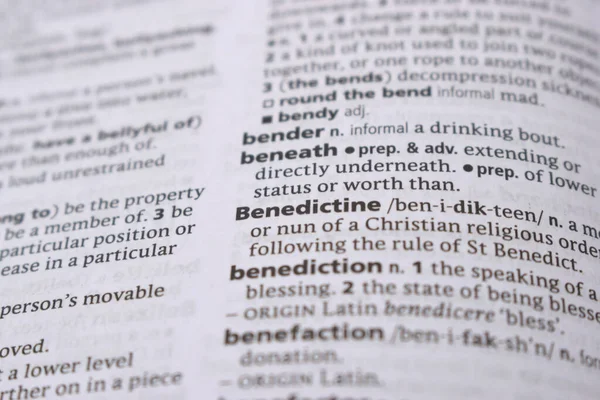 İngilizce Sözlük Sayfasını Kelimenin Altında Kapat