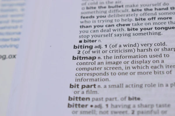 İngilizce Sözlük Sayfasını Kelimeyle Kapat - ısırma