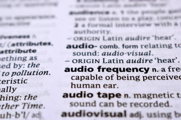 - audio Frekansının Yazdırılmış Kelimesinin İngilizce Tanımlama Sözlüğü Sayfasını Kapat