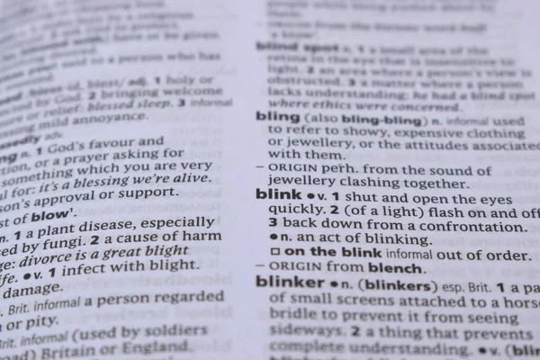 İngilizce Sözlük Sayfasını Sözcükle Kapat - göz kırp