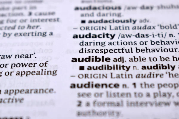 İngilizce Sözlük Sayfasını Kelimeyle Kapat - duyulabilir