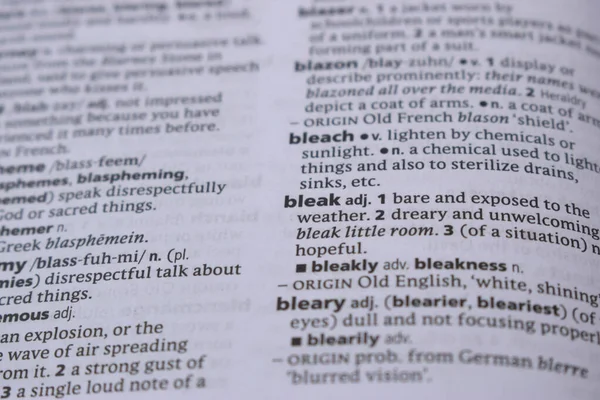 İngilizce Sözlük Sayfasını Kelimeyle Kapat - kasvetli