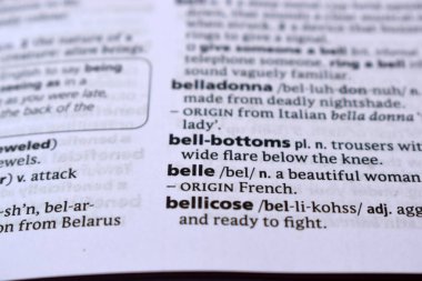 - belle kelimesinin İngilizce Tanımlama Sözlüğü Sayfasını Kapat