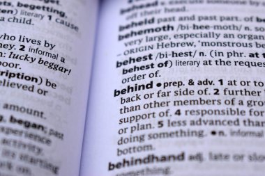 İngilizce Tanımlama Sözlüğü Sayfası - Arkasında Yazılan Kelimenin Kapanışı