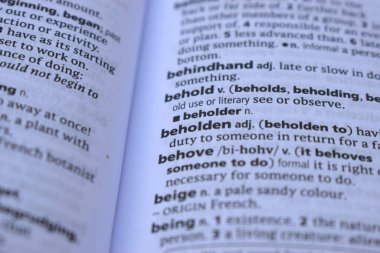 İngilizce Sözlük Sayfasını Kelimeyle Kapat - borçlu