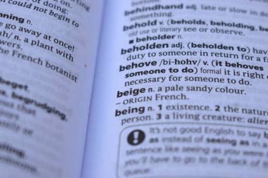 İngilizce Sözlük Sayfasını Kelimeyle Kapat - bej