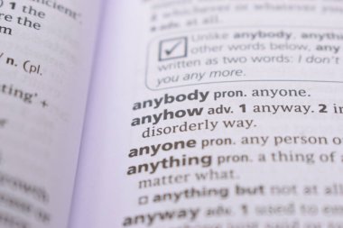 İngilizce Tanımlama Sözlüğü Sayfası Yazılmış Kelimenin Kapat - her neyse