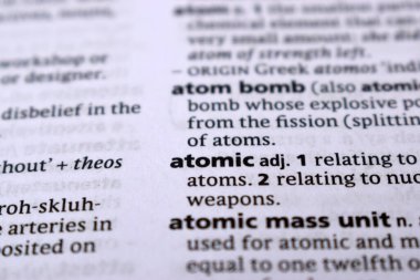 İngilizce Tanımlama Sözlüğü - atomik Kelimenin Yazılı Sayfasını Kapat