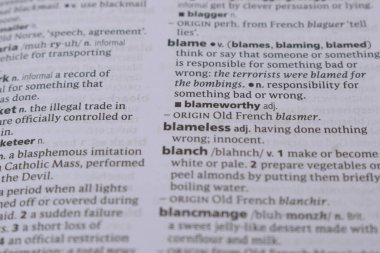 İngilizce Sözlük Sayfasını Kelimeyle Kapat - suçsuz