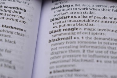 İngilizce Sözlük Sayfası - Kara Liste Sözcüğüyle Kapat