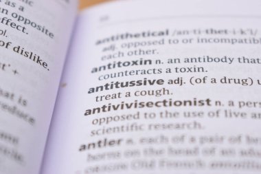 İngilizce Sözlük Sayfası - Anti-Tusif Sözcüğüyle Kapat