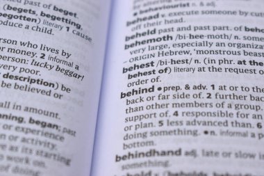 İngilizce Tanımlama Sözlüğü Sayfası - Arkasında Yazılan Kelimenin Kapanışı