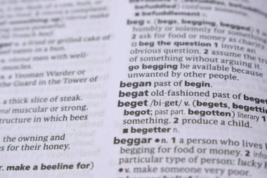 İngilizce Sözlük Sayfasını Kelimeyle Kapat - başladı