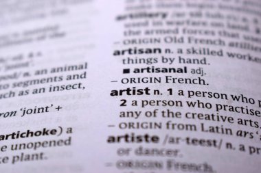 İngilizce Sözlük Sayfasını Kelimeyle Kapat - Sanatçı