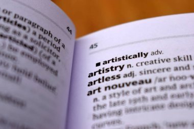 İngilizce Sözlük Sayfasını Kelimeyle Kapat - Sanatçılık