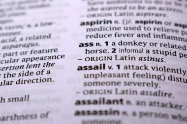 İngilizce Sözlük Sayfasını Kelimeyle Kapat - Saldırın