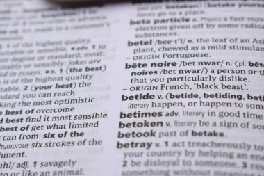 İngilizce Sözlük Sayfasını Kelimeyle Kapat - betide