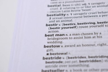 İngilizce Sözlük Sayfasını Kelimeyle Kapat - karıştır