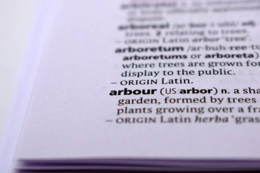 İngilizce Sözlük Sayfası - arbour Sözcüğüyle Kapat