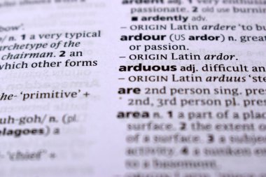 İngilizce Tanımlama Sözlüğü Sayfası Zorlu Sözcüğün Yazılmış Sözcüğünün Kapanışı