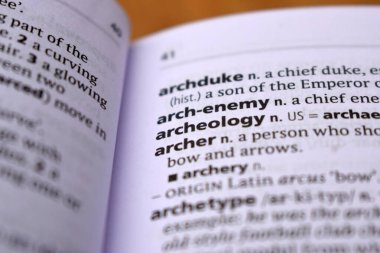 İngilizce Tanımlama Sözlüğü Sayfası - Ezeli Düşmanın Yazılı Sözcüğünün Kapanışı