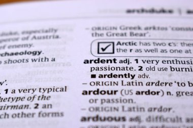 İngilizce Sözlük Sayfasını Kelimeyle Kapat - coşkulu