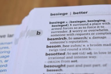 İngilizce Sözlük Sayfasını Kelimeyle Kapat - lekele