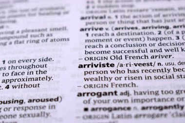 İngilizce Sözlük Sayfasını Kelimeyle Kapat - arriviste