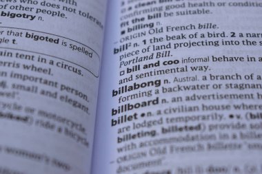 İngilizce Sözlük Sayfası - billabong Sözcüğüyle Kapat