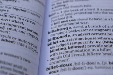 İngilizce Sözlük Sayfasını Kelimeyle Kapat - billet