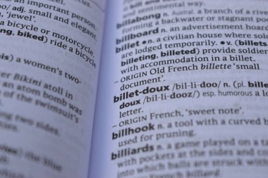 İngilizce Sözlük Sayfasını Kelimeyle Kapat - billet-doux