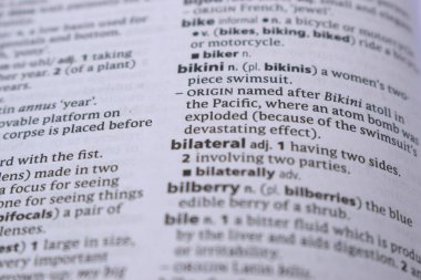 İngilizce Sözlük Sayfasını Kelimeyle Kapat - bikini