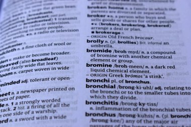 İngilizce sözlük sayfası - bromine kelimesinin anlamı ile kapat