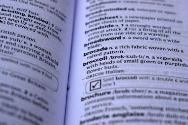İngilizce Tanımlama Sözlüğünün Kapat Sayfa Kelimesi - Brokar