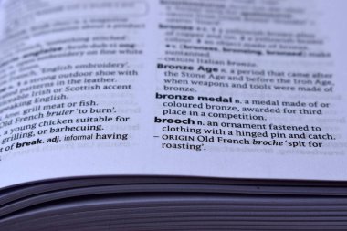 İngilizce Sözlük Sayfası Yazdırma - Broşu Sözcüğüyle Kapat