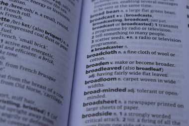 İngilizce Tanımlama Sözlüğünün Kapalı Sayfa Sözlüğü - Geniş Kumaş