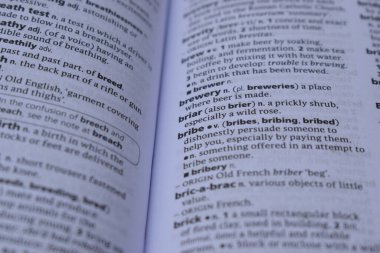 İngilizce Sözlük Sayfası Rüşvetin Anlamı Sözcüğünü Kapat