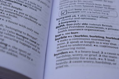 İngilizce Tanımlama Sözlüğünün Kapat Sayfa Kelimesi - burble